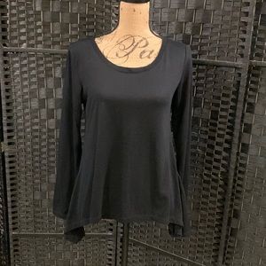 No brand name stated. Size medium black long sleeve shirt.